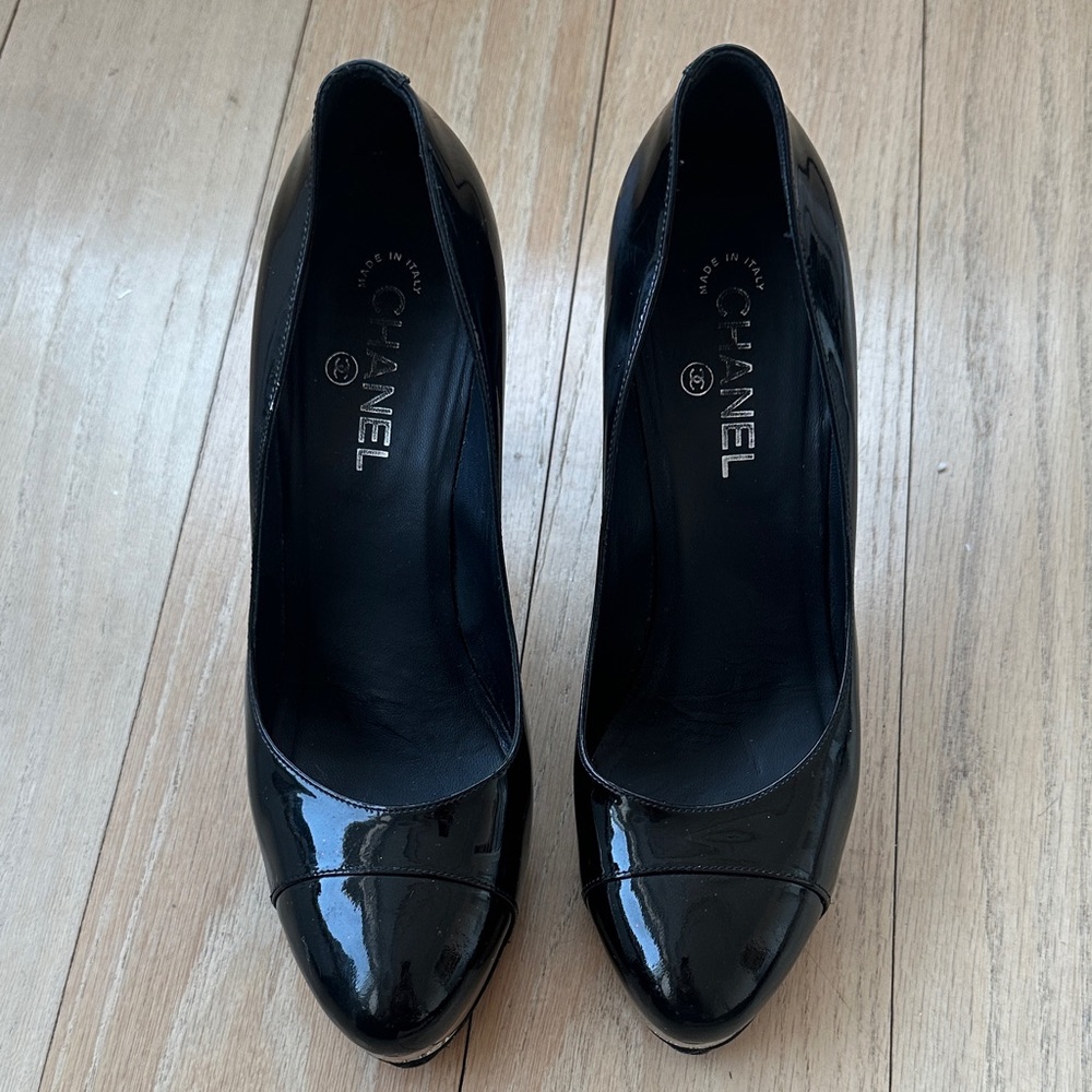 CHANEL Black and Silver Patent Leather Heels - Picture 10 of 11